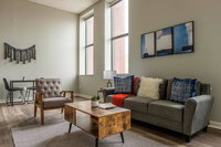 Downtown 1 and 2 BR Apt with Kitchen by Frontdesk Accommodation Los Angeles