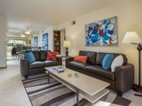 Downtown Winner at Plaza Villas Accommodation Los Angeles