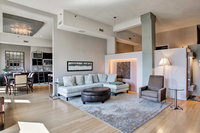 Dtwn Cleveland Loft - Walk to Browns Stadium Accommodation Los Angeles