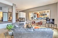 Dwtn Condo Walk to Stadiums Museums Bars  More Accommodation Los Angeles