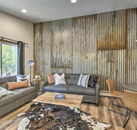 Elkhart Lake Townhome, Mins to Road America! - Accommodation Los Angeles