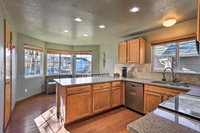 Family Home w/ Yard  5 Mi to Breweries Parks Accommodation Los Angeles