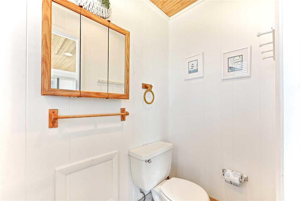 Harmony Beach House, 3 Bedrooms, Sleeps 6, Ocean Front, Large Deck - thumb 3