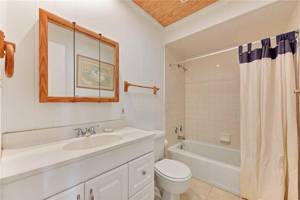 Harmony Beach House, 3 Bedrooms, Sleeps 6, Ocean Front, Large Deck - thumb 2