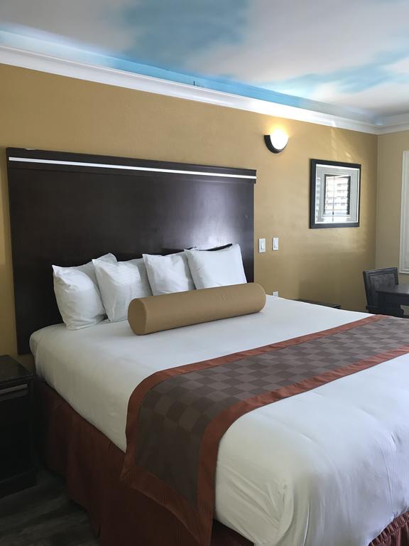 Hollywood Palms Inns & Suites - thumb 3