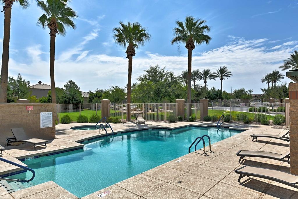 Home With Pool And Spa Access, 3 Mi To Chandler Main St - thumb 1
