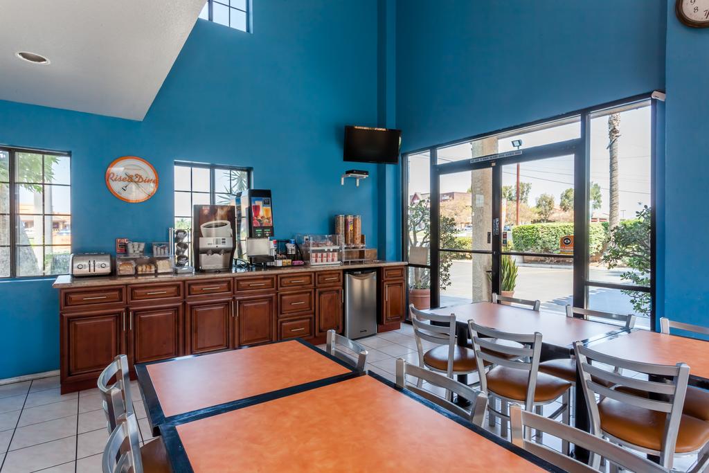 Howard Johnson By Wyndham Norco - thumb 3