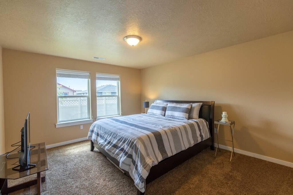 Kuna Cavemen Love THIS FARMHOUSE GEM So Will You. - thumb 1