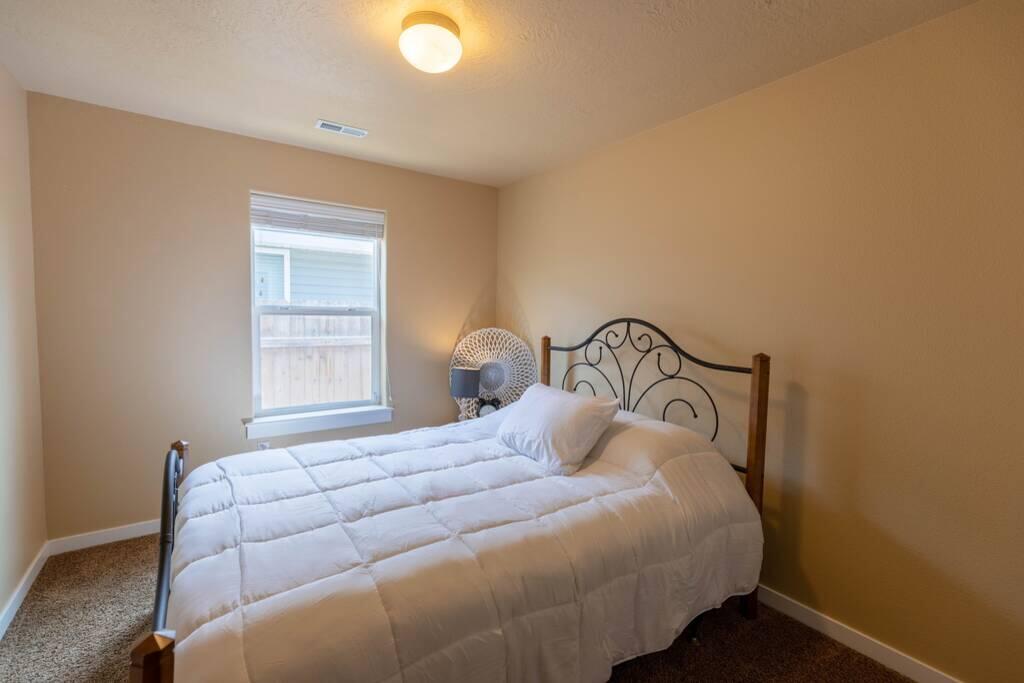 Kuna Cavemen Love THIS FARMHOUSE GEM So Will You. - thumb 3