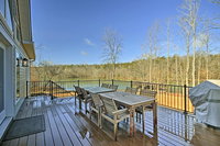 Lake Anna Waterfront Home with 2 Acres  Covered Dock Accommodation Los Angeles