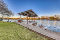 Lake Escape Accommodation Los Angeles