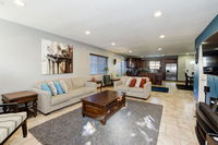 Large Gorgeous Home Accommodation Los Angeles