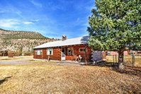 Lovely 2BR South Fork House with Mountain Views Accommodation Los Angeles