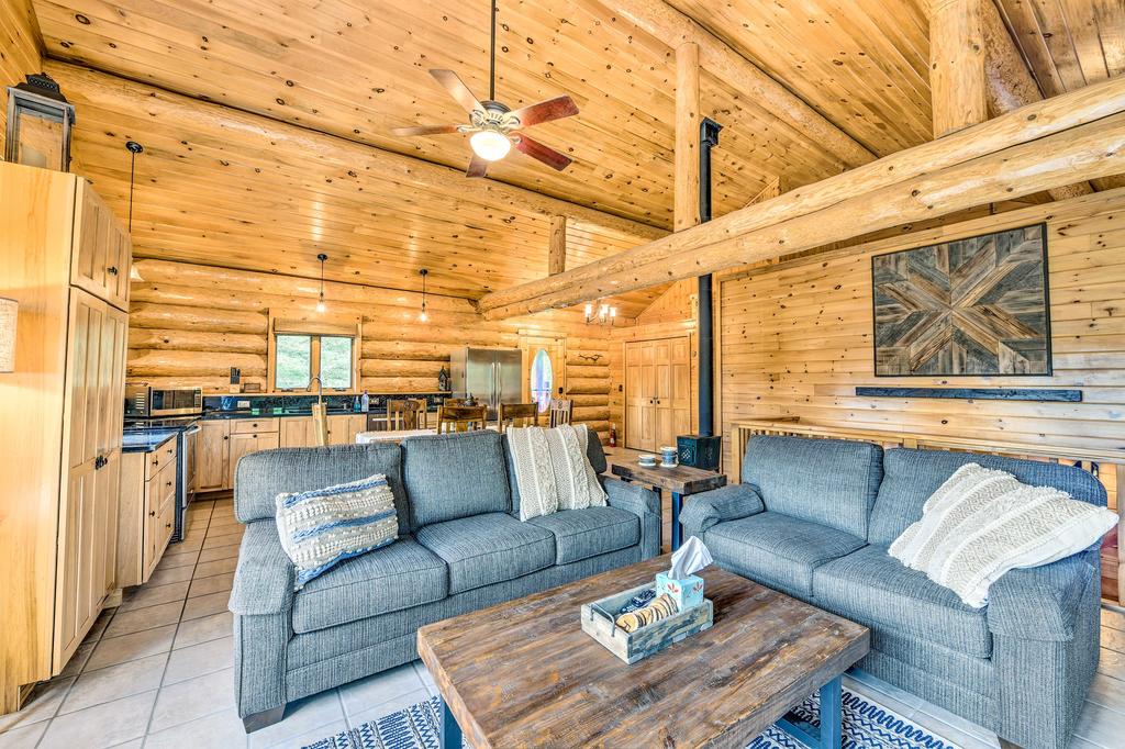 Lutsen Cabin With Fire Pit, Patio & Deck! - thumb 3