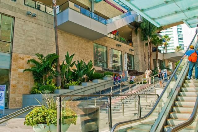 Luxury Hollywood 2BR Condo Near Dolby Theater - thumb 1