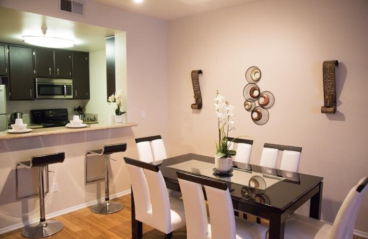 Luxury Hollywood 2BR Condo Near Dolby Theater - thumb 3