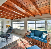 Mid-Century Modern Home 1 Mi to Nokomis Beach - Accommodation Los Angeles