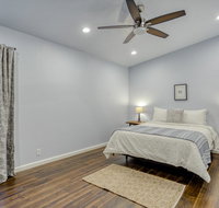 Modern Master Suite w/ Private Entrance  Bathroom - Accommodation Los Angeles