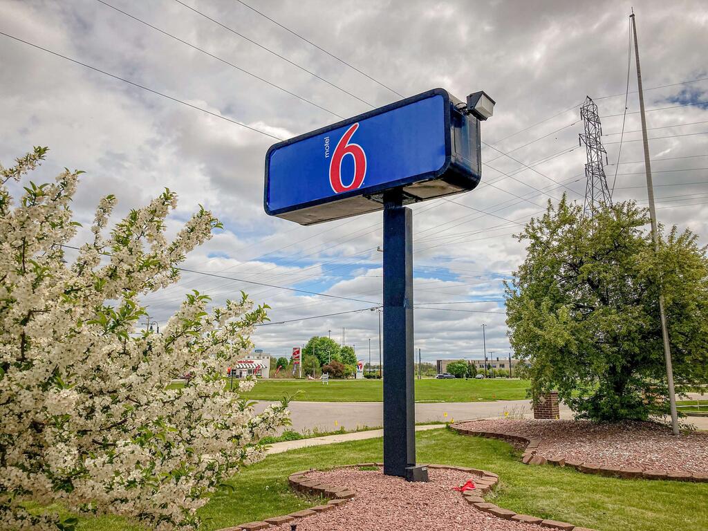 Motel 6 Elkhart - thumb 0