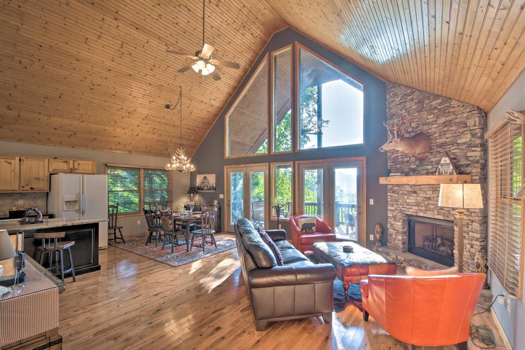 Mountaintop Murphy Cabin By Hiwassee River! - thumb 2