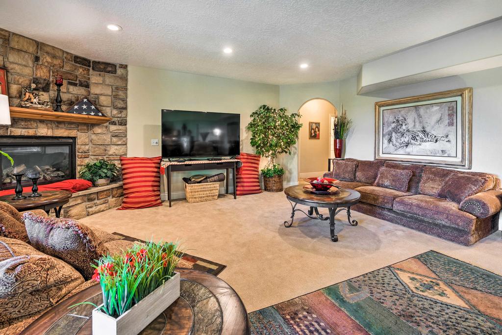 Mtn-View Apt W/ Pool Table - 9 Miles To BYU! - thumb 3