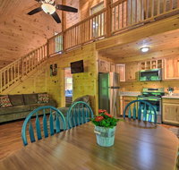 Murphy Cabin with Spacious Deck and Forest Views - Accommodation Los Angeles