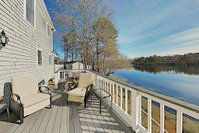 New Listing Waterfront Gem w/ Private Deck home Accommodation Los Angeles
