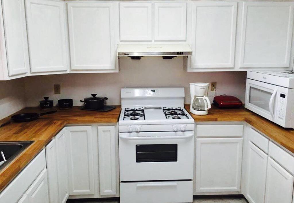 NEW! Walk To The Beach And Hard Rock Casino - thumb 1