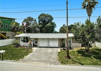 Nokomis Beach 2 Bedroom Home - 1 Block from Waterfront Accommodation Los Angeles