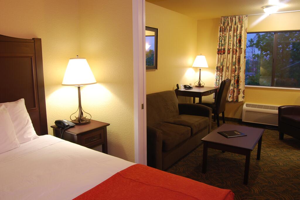 Oxford Suites Redding - thumb 1