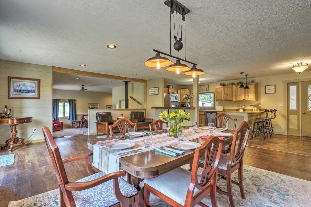 Palmer Home W/ Deck, Yard & Mountain Views - thumb 2