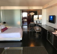 Palms Place Studio, 37th floor view & 300Mb Net! - Accommodation Los Angeles