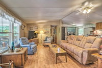 Pet-Friendly House with Dock on Lake Sinclair Accommodation Los Angeles