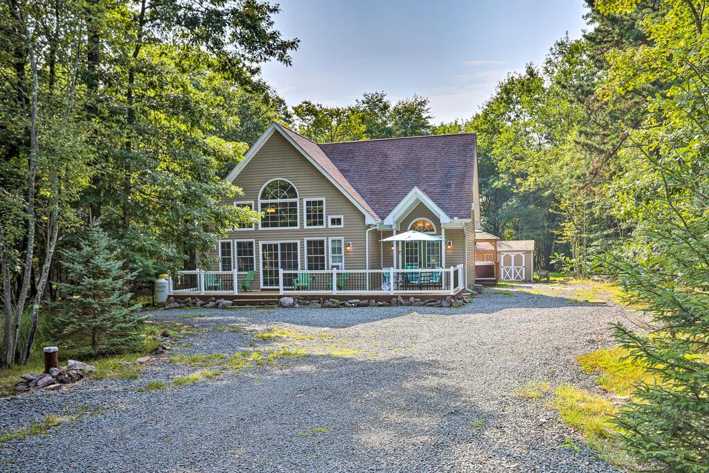 Pocono Mtns House With Private Hot Tub & Amenities! - thumb 2