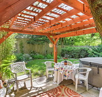 Private Home with Hot Tub and Patio Near Downtown Tulsa - Accommodation Los Angeles