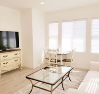 Private suiteown entrancekitchen - Accommodation Los Angeles