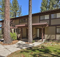 Quiet Home with Graeagle Meadows Golf Course View - Accommodation Los Angeles