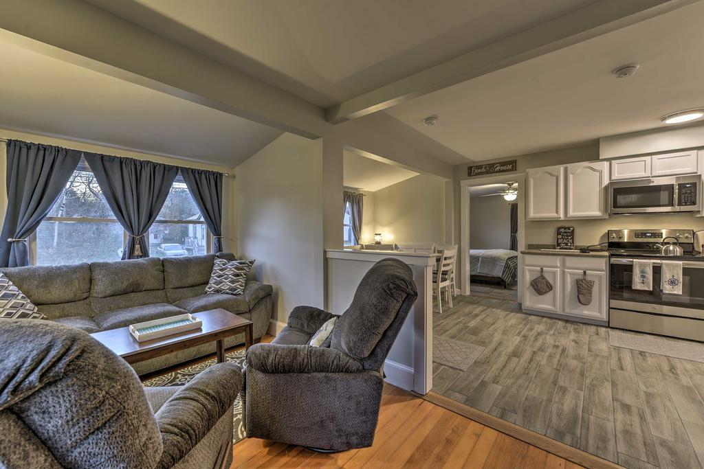 Renovated Beach Home With Deck - Walk To Shore! - thumb 3