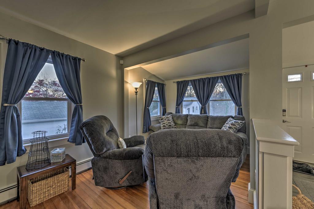 Renovated Beach Home With Deck - Walk To Shore! - thumb 2