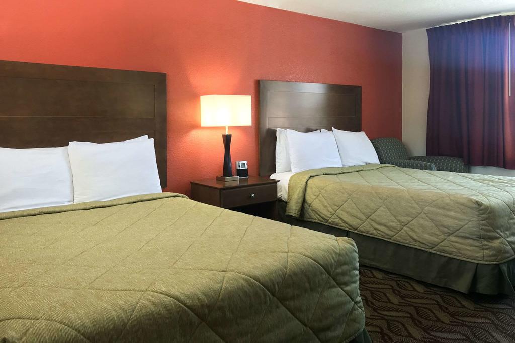 Rodeway Inn - thumb 1