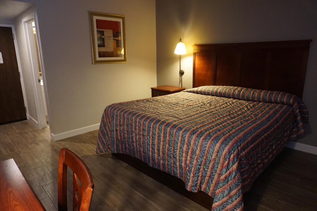 Rodeway Inn - thumb 0