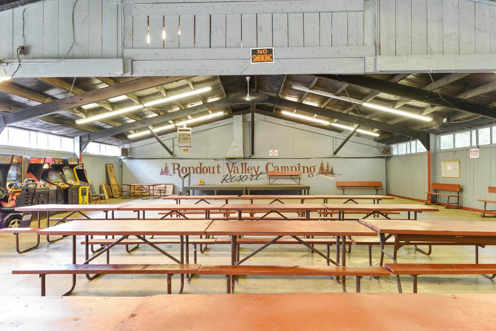 Rondout Valley Camping Resort Deluxe Park Model 3 - thumb 2