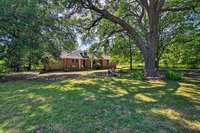 Secluded Baton Rouge Area Hideaway with Lawn Accommodation Los Angeles