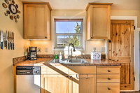 Sherwood Retreat with Yard Walk to Old Town Accommodation Los Angeles