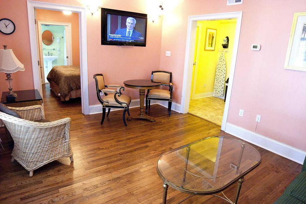 South Garden Suite Accessible - One Bedroom - thumb 0