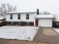 Spacious and Simple Queen Lower Level Master Suite Accommodation Los Angeles