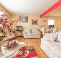 Treasure's Place - Accommodation Los Angeles