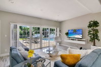 Tropical Lake House with Fishing - Minutes to beach Accommodation Los Angeles