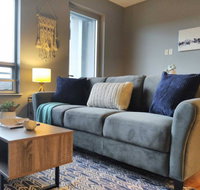 Walkable Riverside 1BR and 2BR Apt by Frontdesk - Accommodation Los Angeles