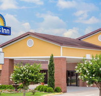 Days Inn by Wyndham Lake Village - Accommodation Los Angeles